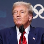 　米ホワイトハウスで記者会見するトランプ大統領＝５日（ロイター＝共同）