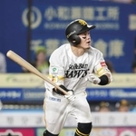 　５回ソフトバンク１死二塁、牧原大が右越えに２ランを放つ＝ＺＯＺＯマリン