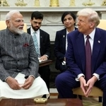 　会談する米トランプ大統領とインドのモディ首相＝２月、ワシントン（ロイター＝共同）