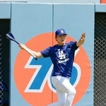 　調整するドジャース・山本＝ロサンゼルス（共同）