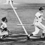 　１９６２（昭和３７）年のオールスターゲーム第１戦で先制本塁打を放つ近鉄のブルーム＝平和台
