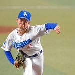 　８回３失点でプロ初勝利を挙げた中日・金丸＝バンテリンドーム