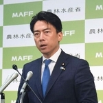 　記者会見する小泉農相＝８日午前、農水省