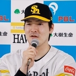 　月間ＭＶＰに選ばれ、記者会見するソフトバンク・有原＝みずほペイペイドーム