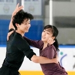 　練習を公開したアイスダンスの櫛田育良（右）、島田高志郎組＝京都府宇治市