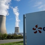 　原発敷地入り口にあるフランス電力（ＥＤＦ）のロゴ＝２０２４年３月（ロイター＝共同）