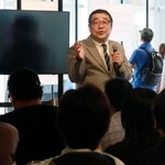 　大阪・関西万博の会場で講演する「救う会」の西岡力会長＝１２日午後、大阪市此花区の夢洲