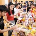 　北京の日本大使館で開かれた、沖縄県の魅力を発信するイベント＝１２日（共同）
