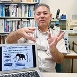 　研究内容について説明する岡山理科大の辻極秀次教授