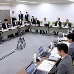 　開かれた専門委員会の初会合＝１３日午後、厚労省