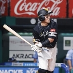 　１回ソフトバンク１死満塁、牧原大が右前に適時打を放つ＝ベルーナドーム