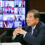 　ウクライナに関する有志連合オンライン首脳会合に出席する石破首相＝１３日深夜、首相公邸（内閣広報室提供）