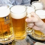 　ビールで乾杯
