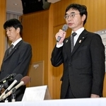 　記者会見する大阪メトロの堀元治交通事業本部長（右）＝１４日午前、大阪市西区