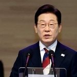 　１５日、日本の植民地支配からの解放８０年を記念する「光復節」の式典で演説する韓国の李在明大統領＝ソウル（聯合＝共同）