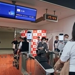 　日本航空の成田-シカゴ線の搭乗口＝５月、成田空港