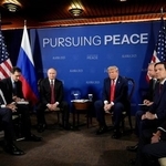 　１５日、米アラスカ州アンカレジで開かれた米ロ首脳会談（ＡＰ＝共同）