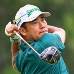 　第３ラウンド、４番でティーショットを放つ松山英樹。通算１アンダーで１９位＝ケーブズバレーＧＣ（共同）