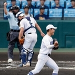　明豊-県岐阜商　６回表、２死満塁の場面で登板し、打者を空振り三振に仕留めた県岐阜商・柴田＝甲子園