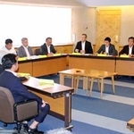 　田久保真紀市長の学歴問題に関して開かれた静岡県伊東市議会の百条委＝１８日午後