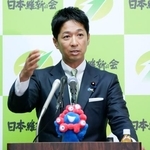 　記者会見する日本維新の会の藤田共同代表＝１９日午後、国会