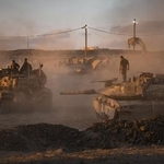 　１８日、ガザとの境界に近いイスラエル領内に配備されたイスラエル軍の戦車（ゲッティ＝共同）
