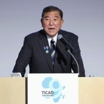 　第９回「アフリカ開発会議（ＴＩＣＡＤ）」の開会式に先立つ関連イベントであいさつする石破首相＝２０日午前、横浜市西区（代表撮影）