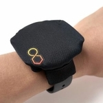 　スマートウオッチをサウナの熱から守る専用カバー「ネツモリ」（東邦ガス提供）