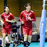 　ランニングする石川祐希（右）＝２２日、東京都北区