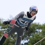 　男子成年で優勝した小林陵侑の１回目の飛躍＝アリオンテック蔵王シャンツェ