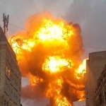 　イスラエルの空爆を受けるイエメンの首都サヌア＝２４日（ロイター＝共同）