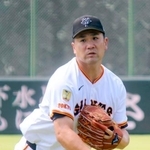 　キャッチボールで調整する巨人・田中将＝川崎市のジャイアンツ球場