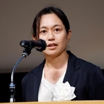 　北九州市で開かれた飲酒運転撲滅の県民大会で話す大上かおりさん＝２５日午後