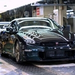 　日産自動車の栃木工場で生産されたスポーツカー「ＧＴ-Ｒ」の最後の１台＝２６日