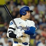 　レッズ戦の６回、右前適時打を放つドジャース・大谷＝ロサンゼルス（共同）