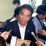 　会合後、記者団に囲まれる自民党の江藤前農相＝２７日午後、東京・永田町の党本部