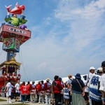 　大阪・関西万博で披露された石川県珠洲市の「飯田燈籠山祭り」＝２７日午前、大阪市此花区の夢洲