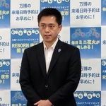 　大阪府庁で記者団の取材に応じる吉村洋文知事＝２８日午後