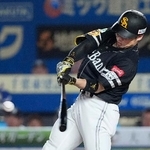 　３回ソフトバンク２死一塁、近藤が右越えに２ランを放つ＝ＺＯＺＯマリン