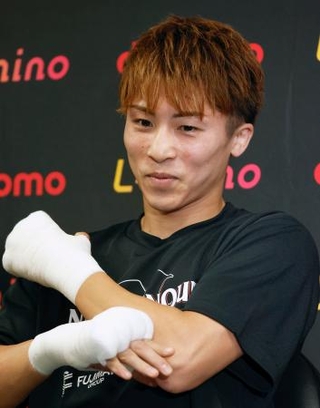 　練習を公開し、記者の質問に答える井上尚弥＝２日、横浜市の大橋ジム