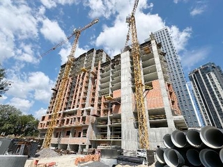 　ウクライナ・キーウで建設中の集合住宅（ウクライナ住宅開発業者協会提供・共同）