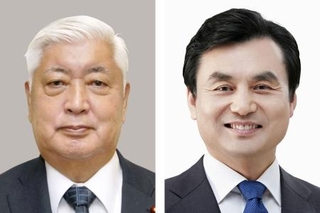 　（左から）中谷元・防衛相、韓国の安圭伯国防相（聯合＝共同）