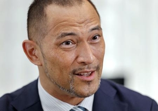 　インタビューに答えるスポーツ庁の室伏長官