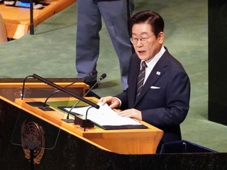 　国連総会一般討論で演説する韓国の李在明大統領＝２３日、米ニューヨークの国連本部（共同）