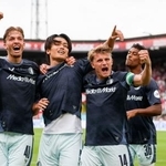 　スパルタ戦でゴールを決め、喜ぶフェイエノールトの上田綺世（左から２人目）＝ロッテルダム（ゲッティ＝共同）