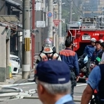 　出火した京都市上京区の現場付近＝１日午前９時４８分