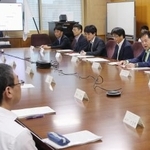 　環境省で開かれた、人工光合成の工程表を取りまとめた検討会＝２日午後