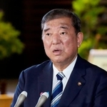 　自民党の両院議員総会後、記者団の取材に応じる石破首相＝２日午後、首相官邸