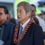 　日本の降伏文書調印８０年の式典に参列する、重光葵元外相の孫の進さん＝２日、米ハワイ州真珠湾の埠頭（ロイター＝共同）