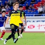 　横浜Ｍ-柏　後半、チーム２点目となるＰＫを決める柏・瀬川＝日産スタジアム